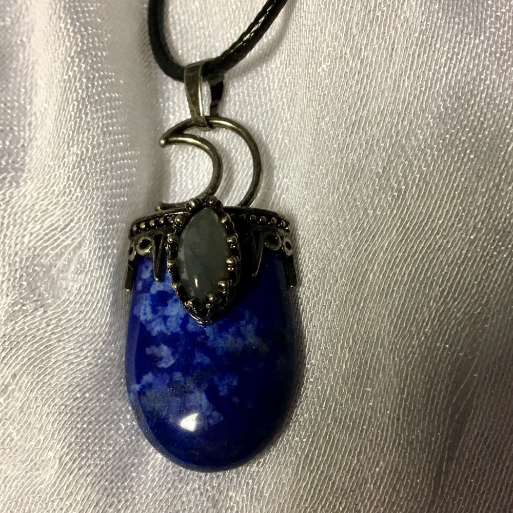 Lapis Lazuli topped by Labradorite & Crescent Moon